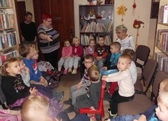 Zdjęcie z galerii: 98_2015 O misiach w bibliotece