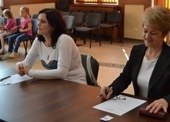 Zdjęcie z galerii: 2014.05.30. I Gminne Dyktando dla Dorosłych