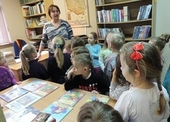 Zdjęcie z galerii: 08_2015 Z wizytą w bibliotece