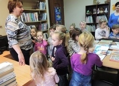 Zdjęcie z galerii: 08_2015 Z wizytą w bibliotece
